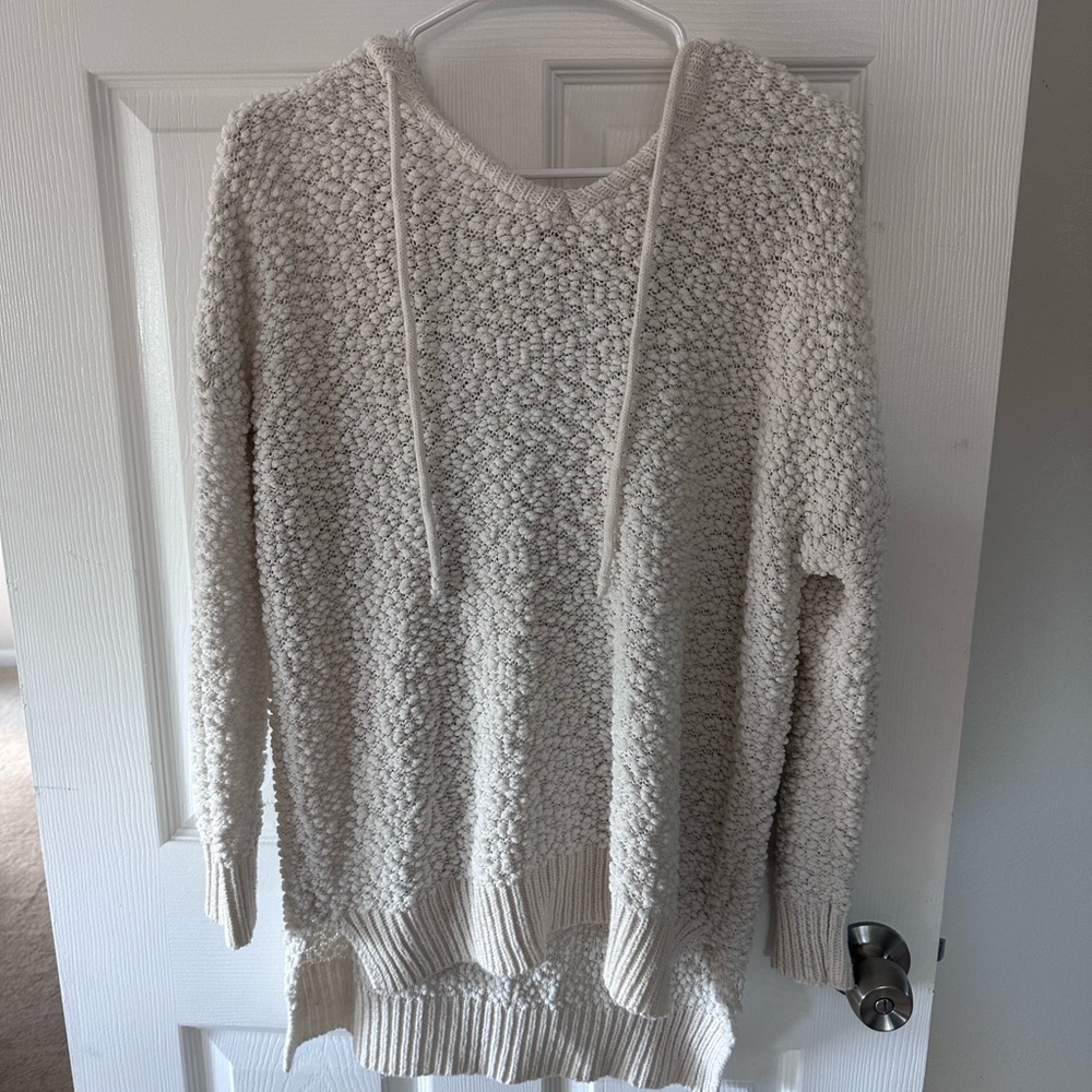 Size M/L Miracle Cream V-Neck Sweater Textured Knit